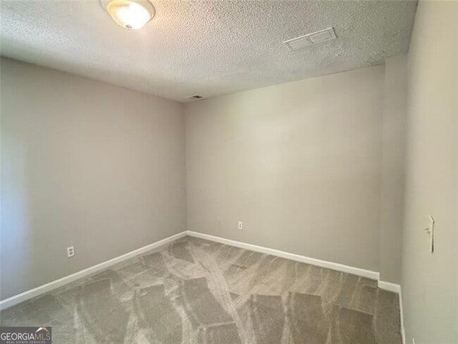 Building Photo - 4044 Robin Cir