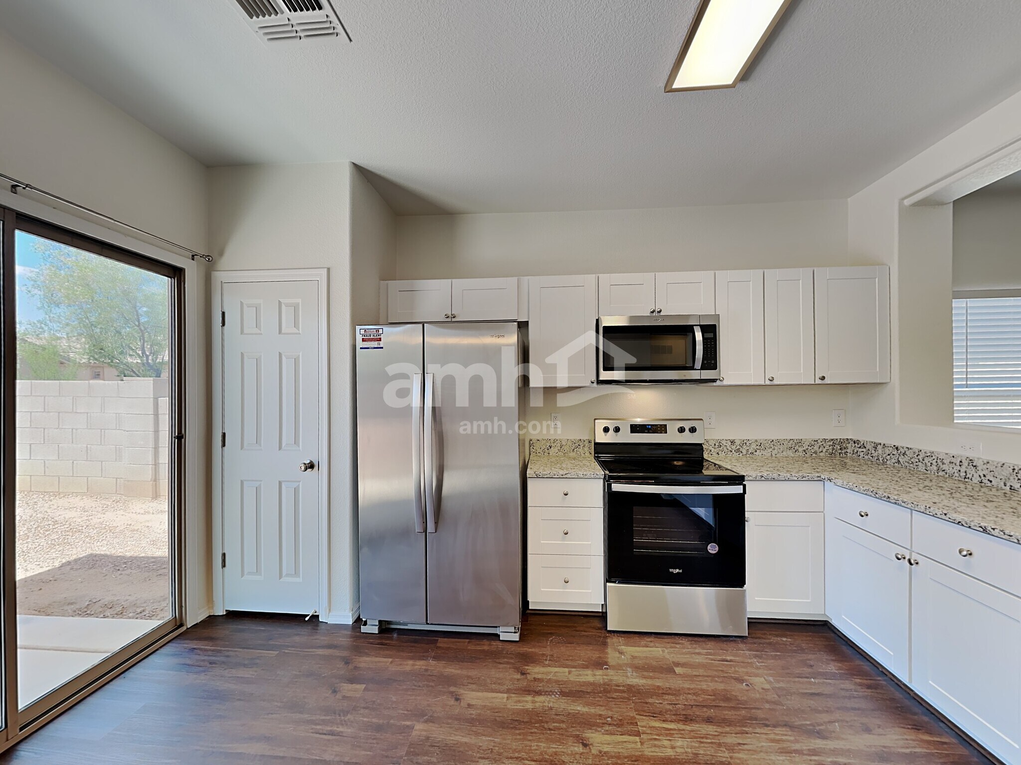 Building Photo - 83 W Calle Priscal