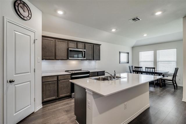 Building Photo - 2117 Croton Ave