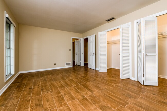 Building Photo - 119 Rio Pinar Dr