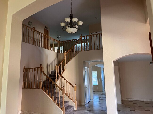 Building Photo - 4746 W Carla Vista Dr
