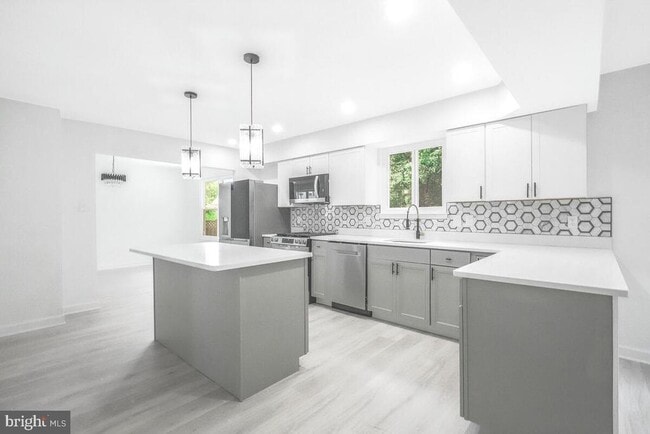 Building Photo - 6304 Juanita Ct