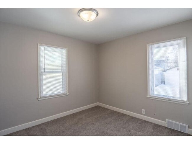 Building Photo - 5247 Dupont Ave N