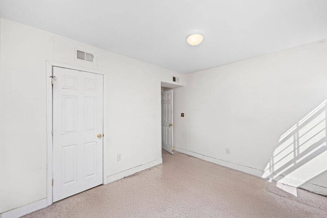 Building Photo - 143 Beach St