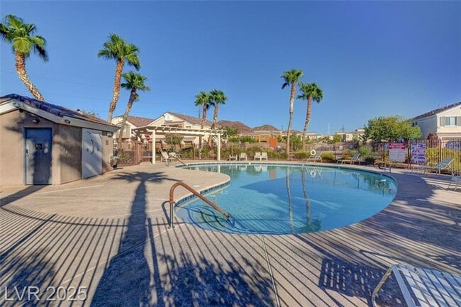 Building Photo - 2 story 2 bedroom - 2 bath - 1 car attache...