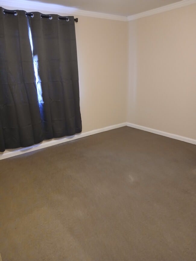 Building Photo - 711 S Poplar St