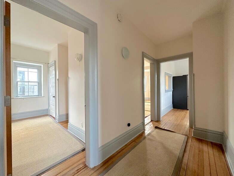 Building Photo - 250 Grand St