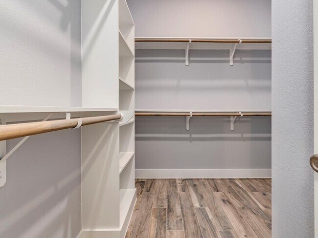 Building Photo - 103 E Walter Ave