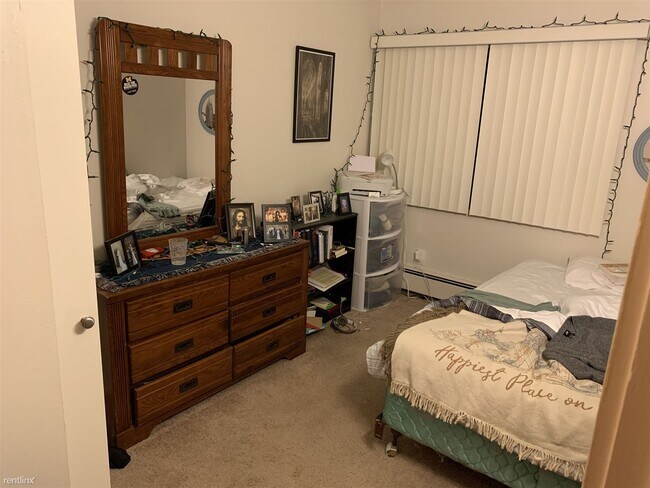 Building Photo - 2 br, 1 bath Apartment - 402 Hill St