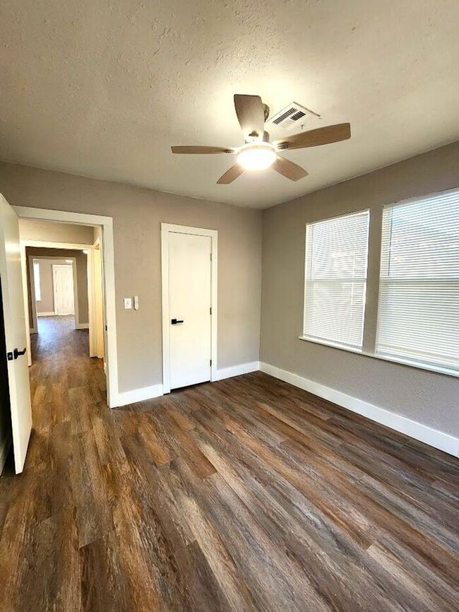 Building Photo - Fantastic 1 Bed 1 Bath Duplex in Shartel B...