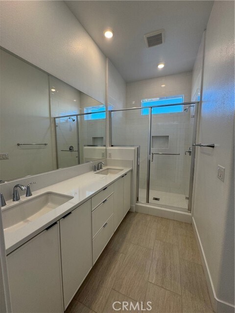 Building Photo - 436 Loon