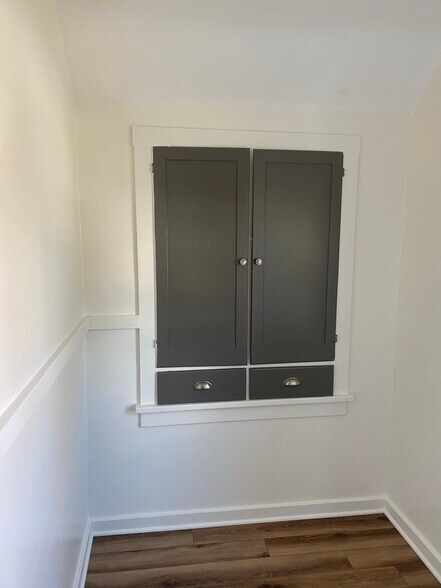 Eat-in Kitchen nook - 1524 W Dean Ave