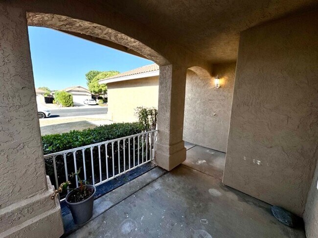 Building Photo - 3 bedroom Temecula home available for LEASE!