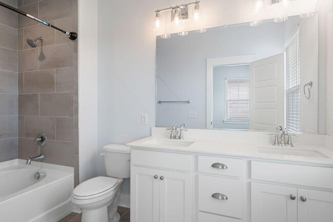 Building Photo - Charming 3 Bedroom in Midtown Nexton