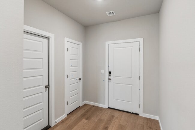 Building Photo - 8517 E Fort Worth St