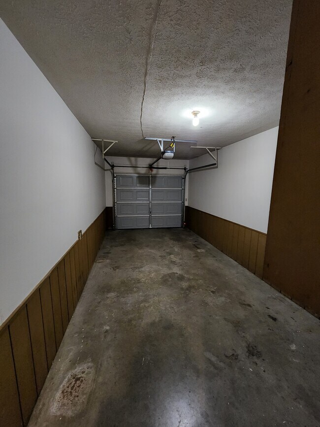 Garage - 100 Pheasant Trl