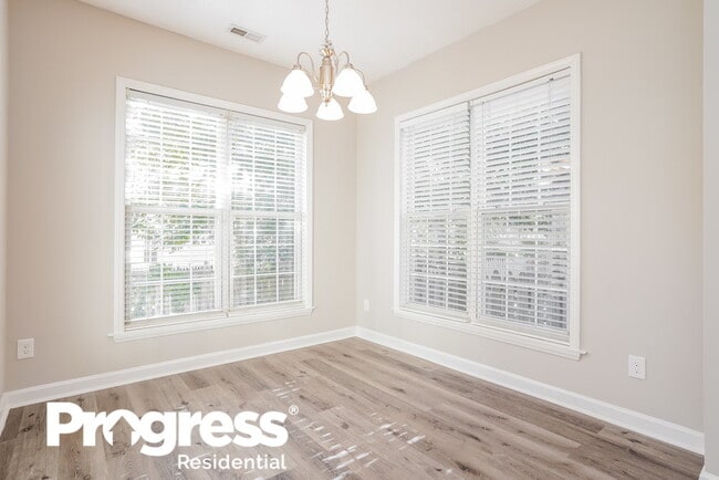 Building Photo - 1932 Shadow Glen Dr