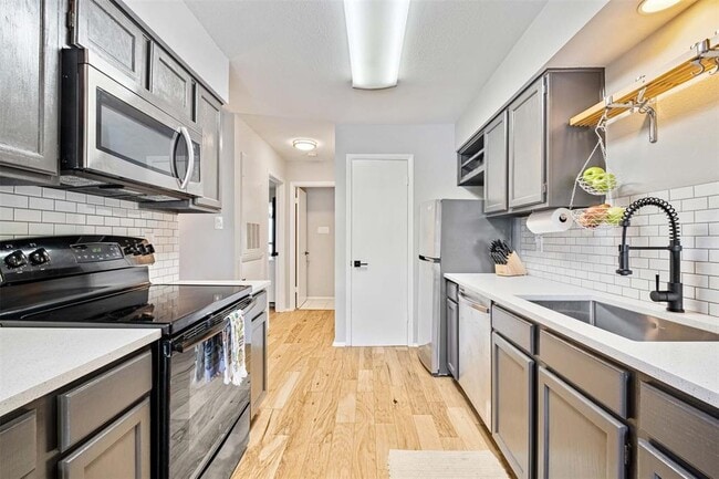 Building Photo - 5602 Woodrow Ave