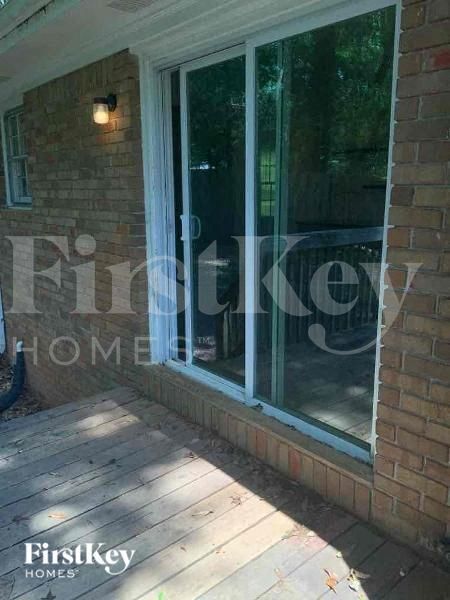Building Photo - 2700 Flintlock Ln SW