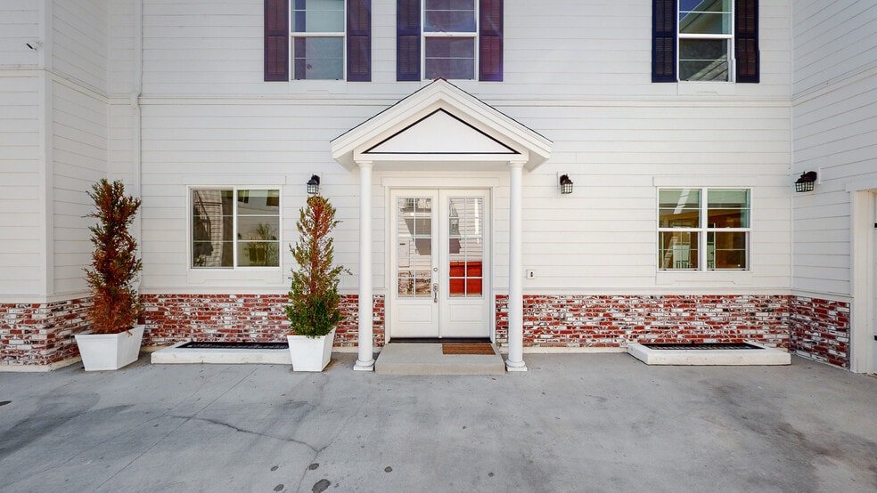 Primary Photo - 4225 Ince Blvd