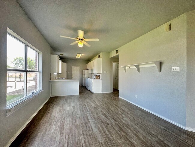 Building Photo - 1318 James Ave