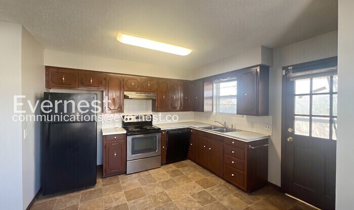 Building Photo - 2356 S Crysler Ave