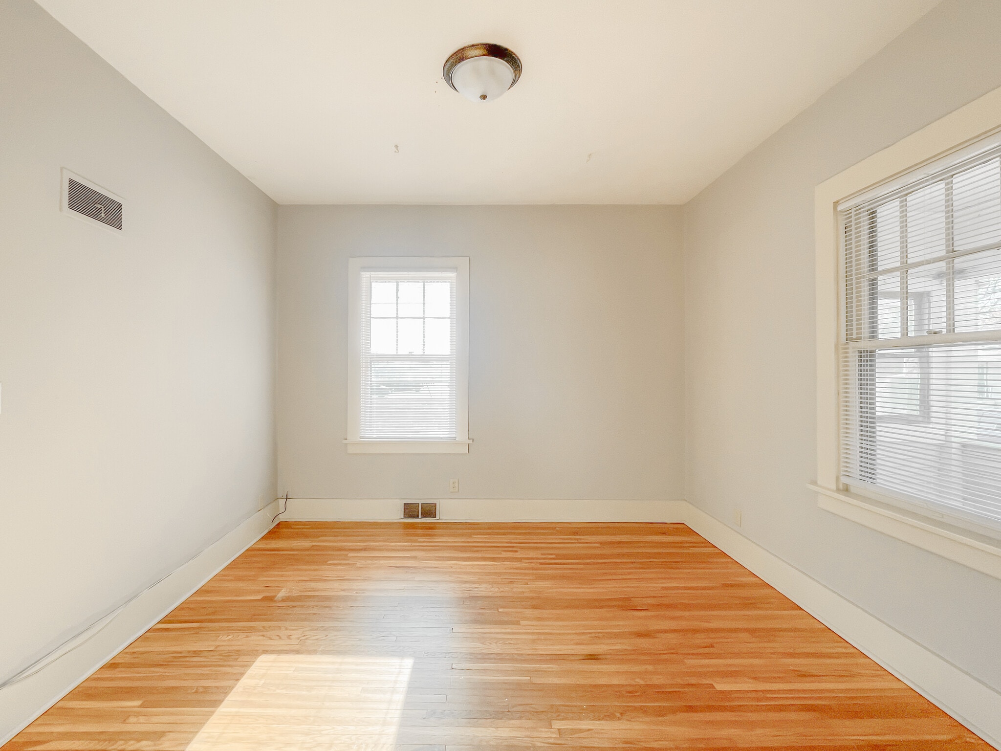 Building Photo - 1445 Plum St