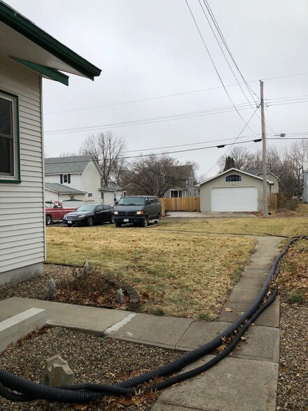View of parking area - 1009 Spring St