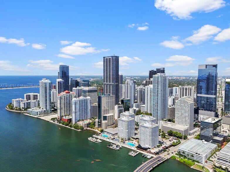 Building Photo - 950 Brickell Bay Dr