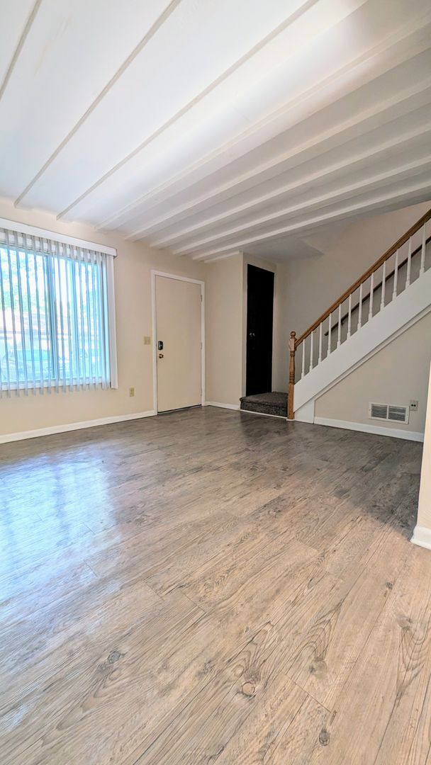 Building Photo - Two Bedroom Apartment in Portage