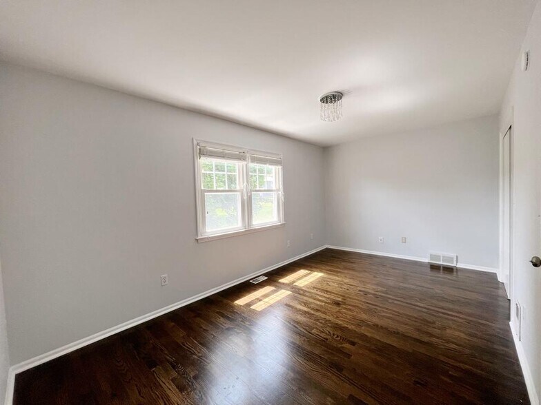 2nd Bedroom - 133 Seemans Ln