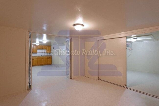 Building Photo - 1095