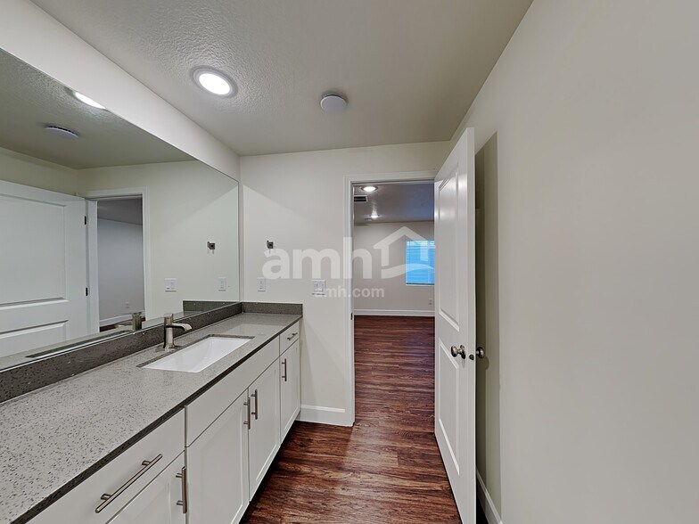 Building Photo - 6099 W Copper Hawk Dr