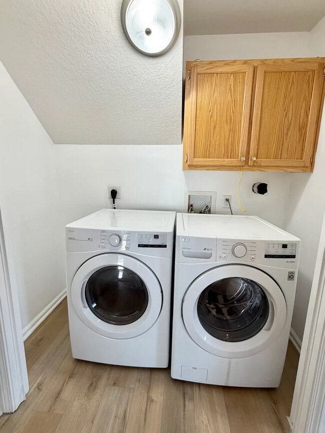 Building Photo - Spacious 5-bedroom, 3-bath home!