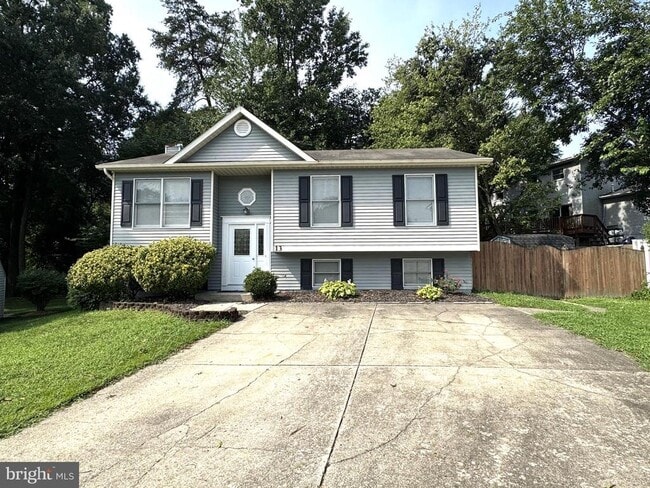 Building Photo - 13 McNeil Ct