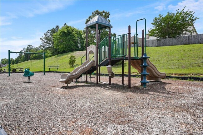 Building Photo - 415 Highgrove Dr