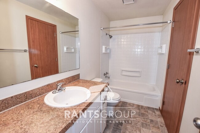 Building Photo - Charming 3 Bedroom Rambler in Great Lacey Location — Apply Today