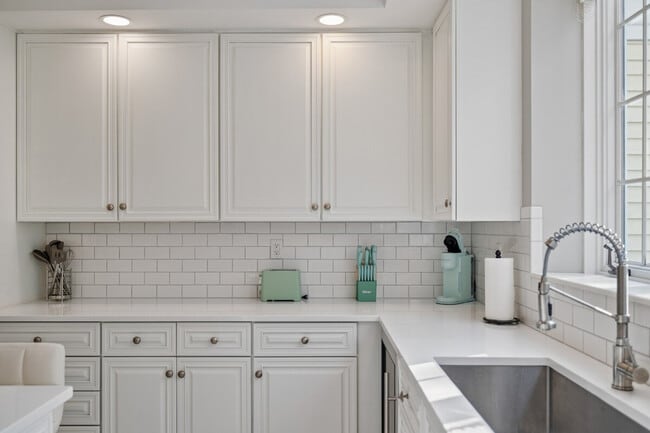 Building Photo - 321 Museum Village Rd