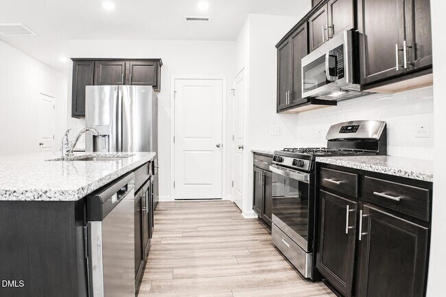 Building Photo - 225 Peebles Dr