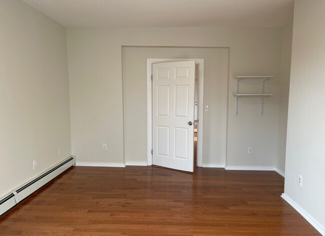 Building Photo - Spacious 2 Bedroom Coming Available!