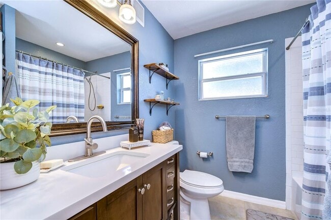 Building Photo - 5635 24th Ave N