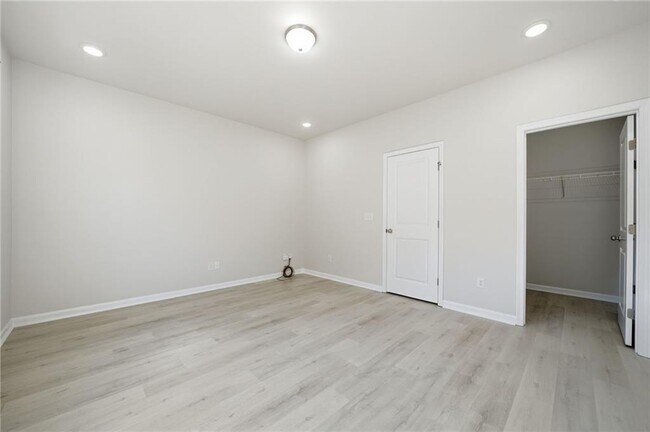 Building Photo - 7040 Ansley Pk Wy