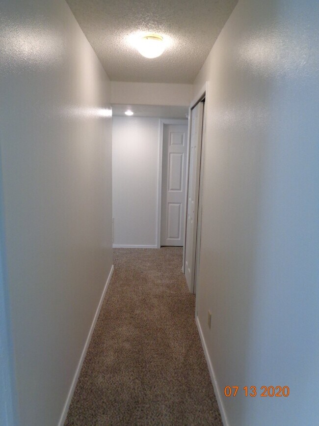 Building Photo - Great location close to shopping, gyms and entertainment.