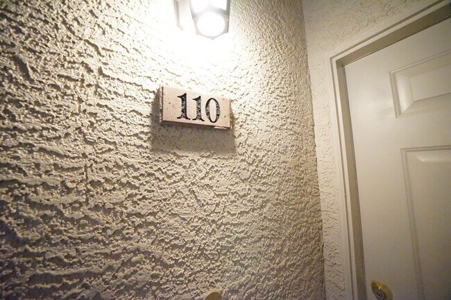 Building Photo - SHOWINGS AVAILABLE NOW