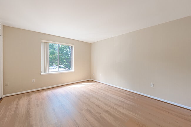 Building Photo - 9728 Kingsbridge Dr