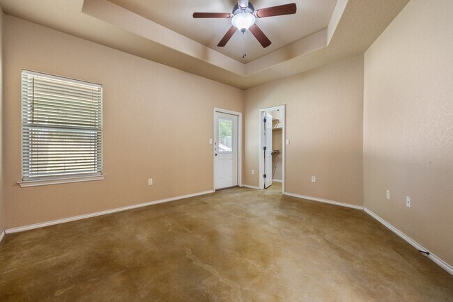 Building Photo - Nice 3 Bedroom Duplex located in New Braunfels!