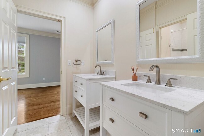 Building Photo - 59 Crescent Rd