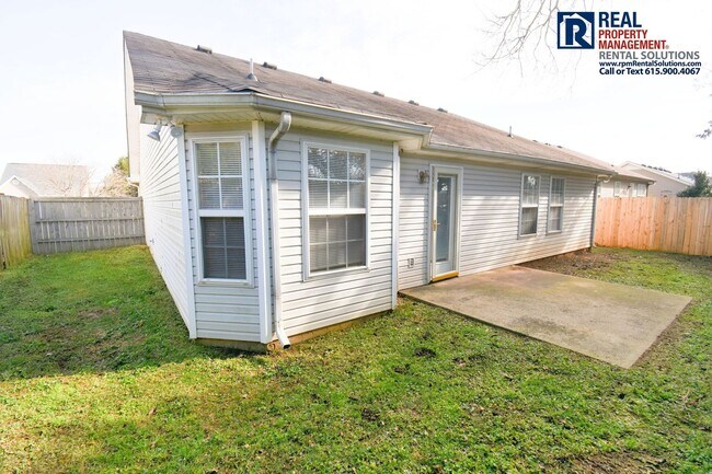 Building Photo - Adorable 3 bd house in the heart of Murfreesboro! Attached Garage!