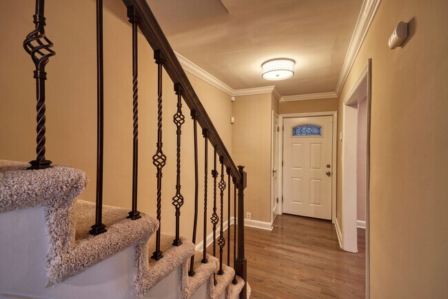 Building Photo - 28 54th St SE