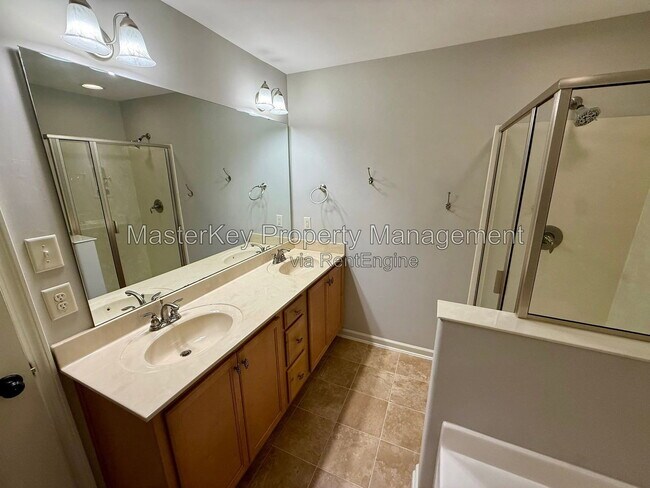 Building Photo - 533 Matheson Place